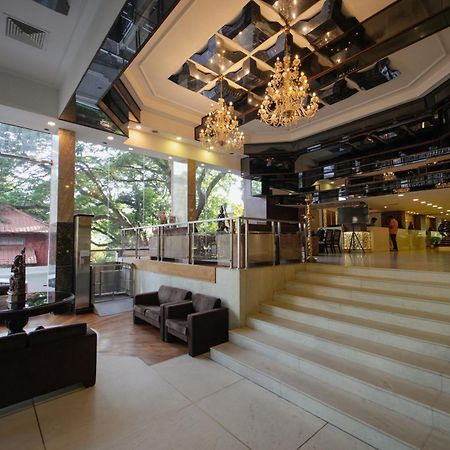 The South Park Hotel Thiruvananthapuram Eksteriør bilde