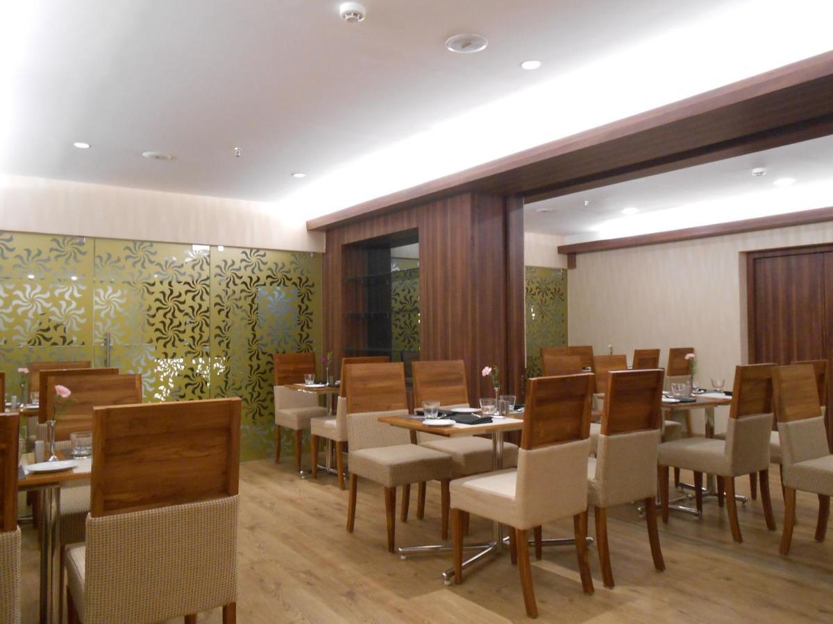 The South Park Hotel Thiruvananthapuram Eksteriør bilde