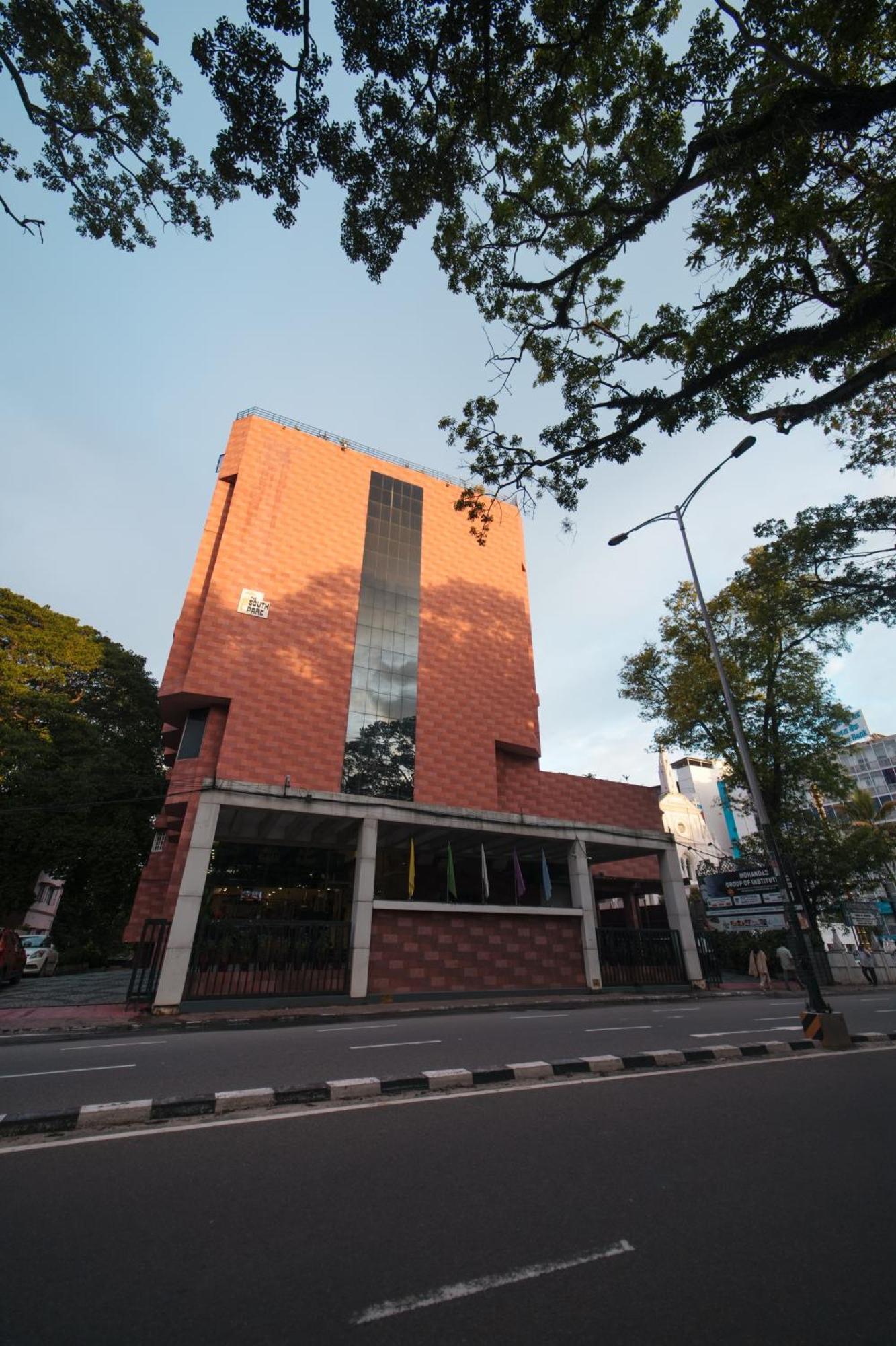 The South Park Hotel Thiruvananthapuram Eksteriør bilde