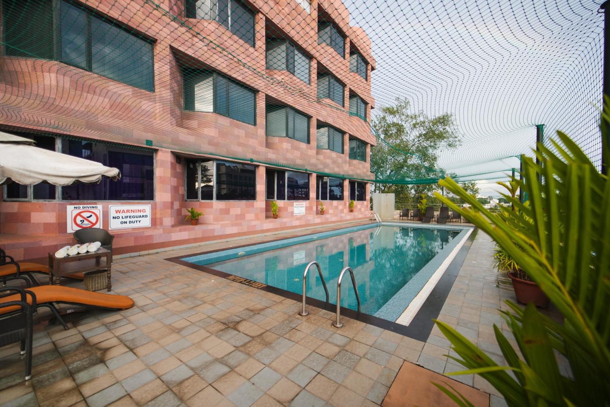 The South Park Hotel Thiruvananthapuram Eksteriør bilde