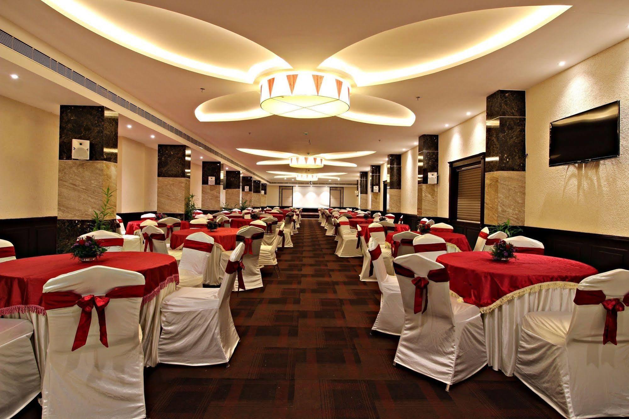 The South Park Hotel Thiruvananthapuram Eksteriør bilde