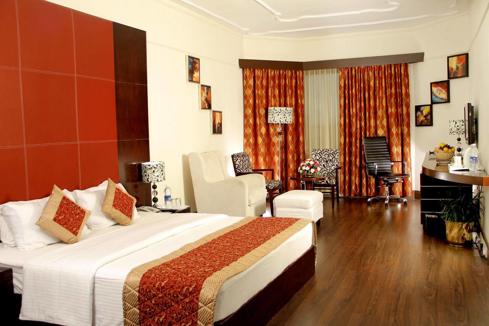 The South Park Hotel Thiruvananthapuram Eksteriør bilde