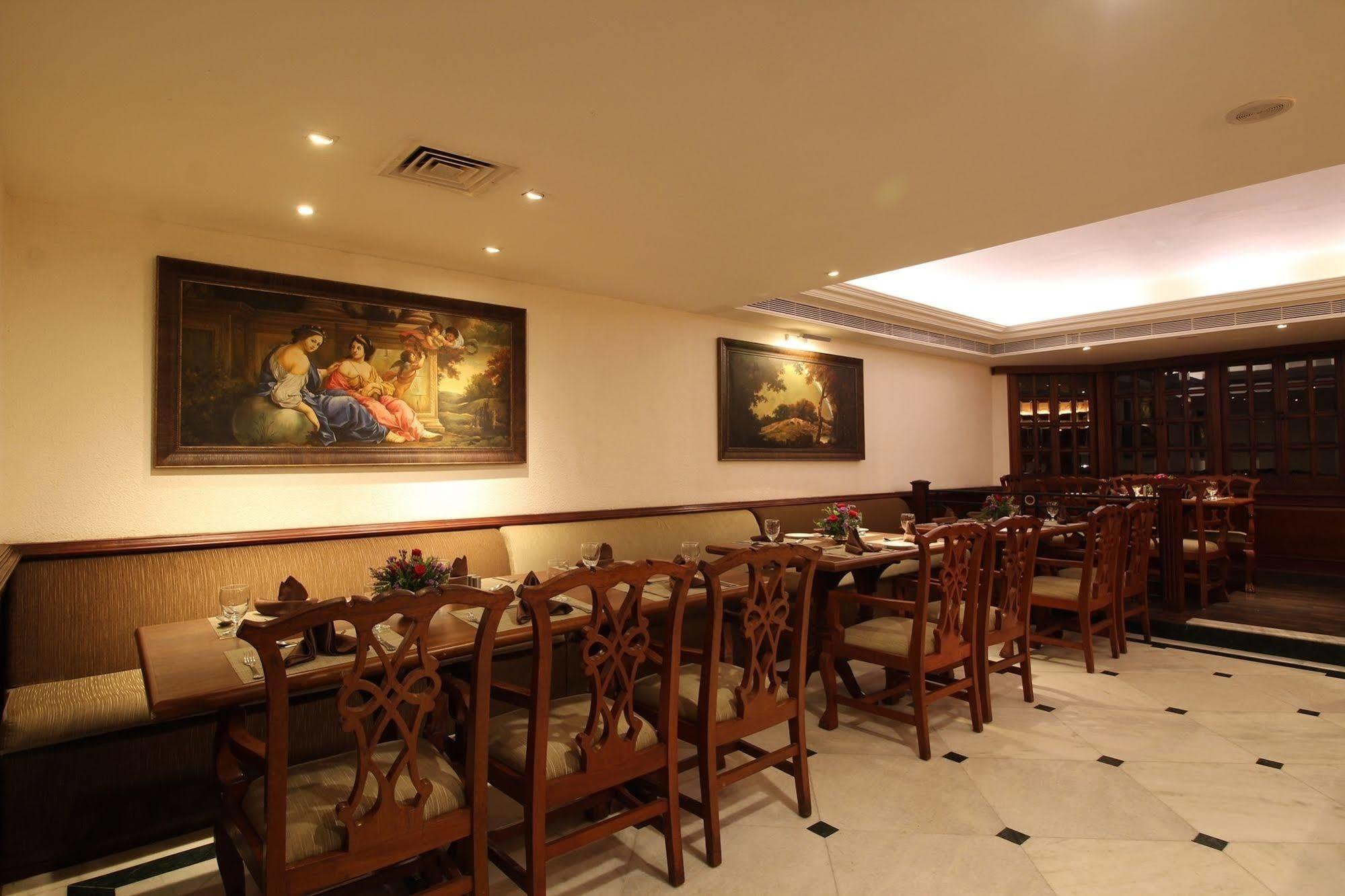 The South Park Hotel Thiruvananthapuram Eksteriør bilde