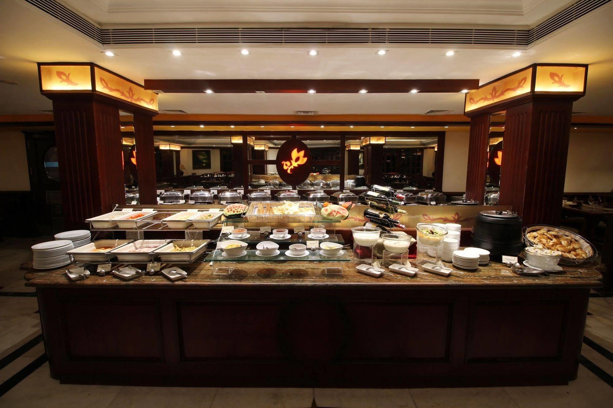The South Park Hotel Thiruvananthapuram Eksteriør bilde
