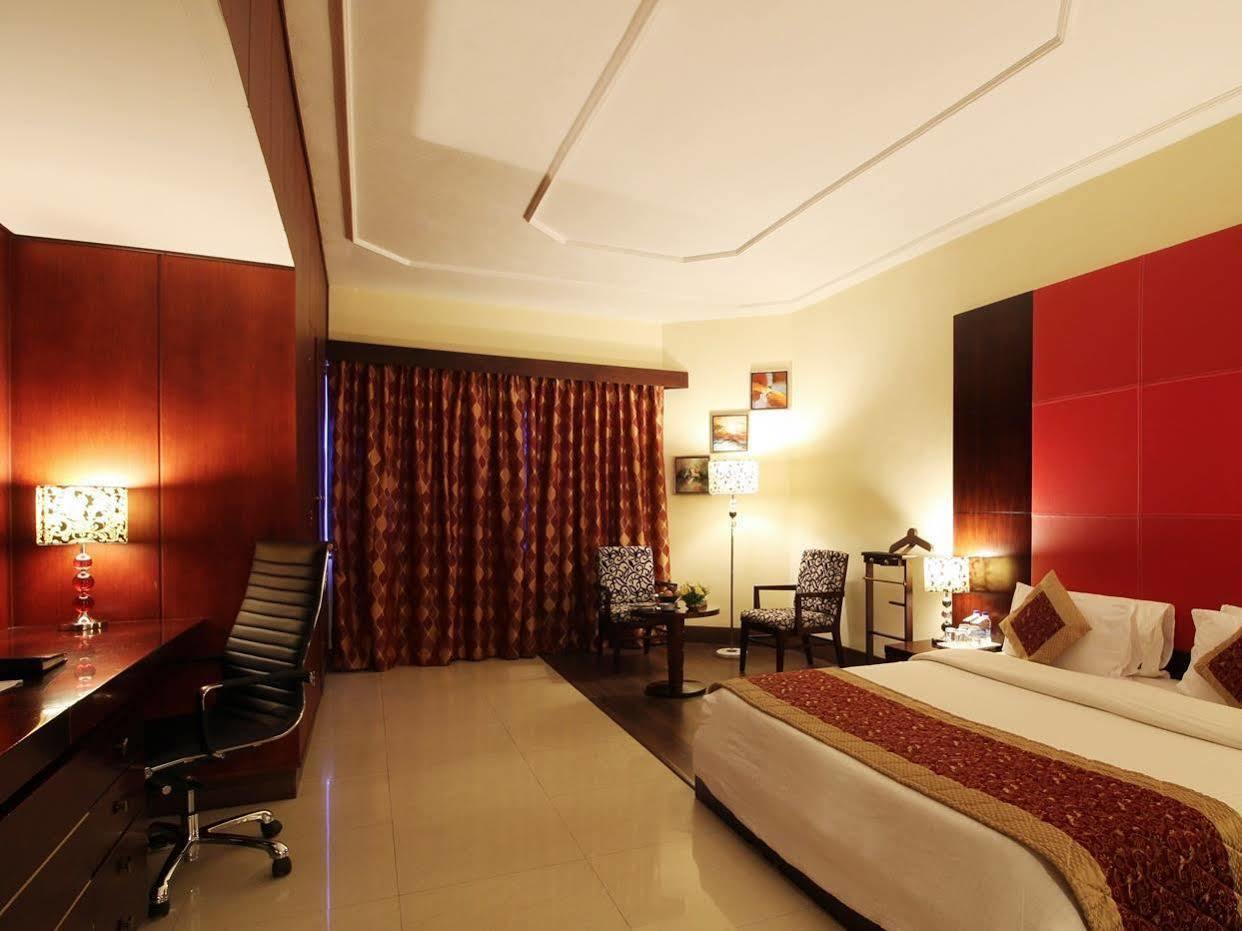 The South Park Hotel Thiruvananthapuram Eksteriør bilde
